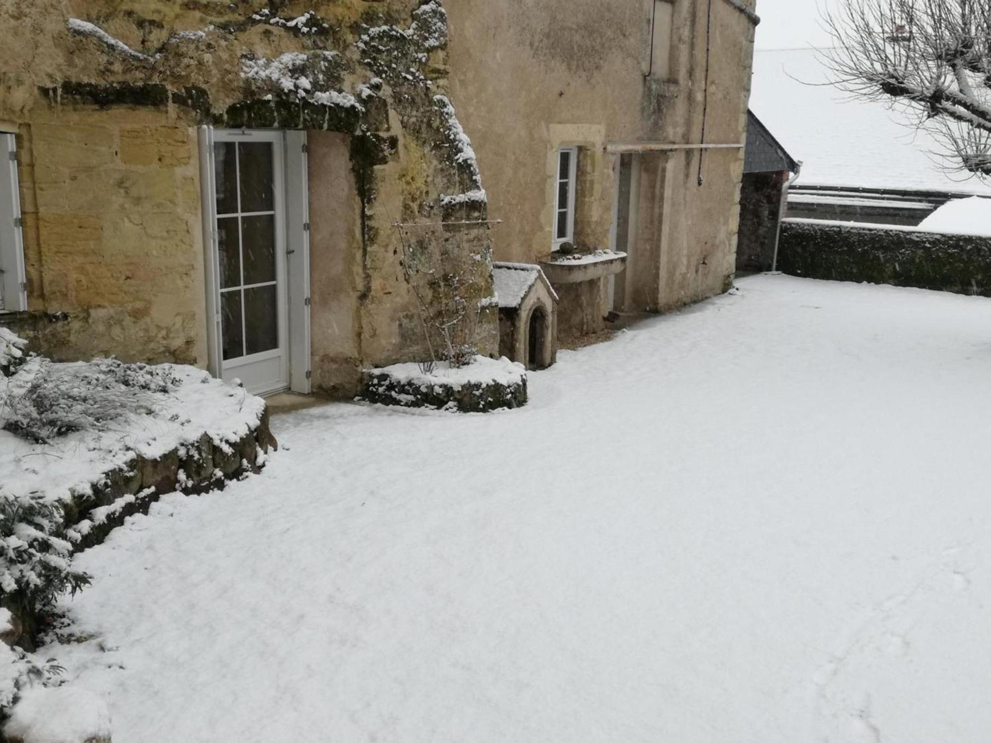Maison Troglodyte Elegante Avec Spa, Salle De Jeux Et Jardin Clos A Vouvray - Fr-1-381-87 エクステリア 写真