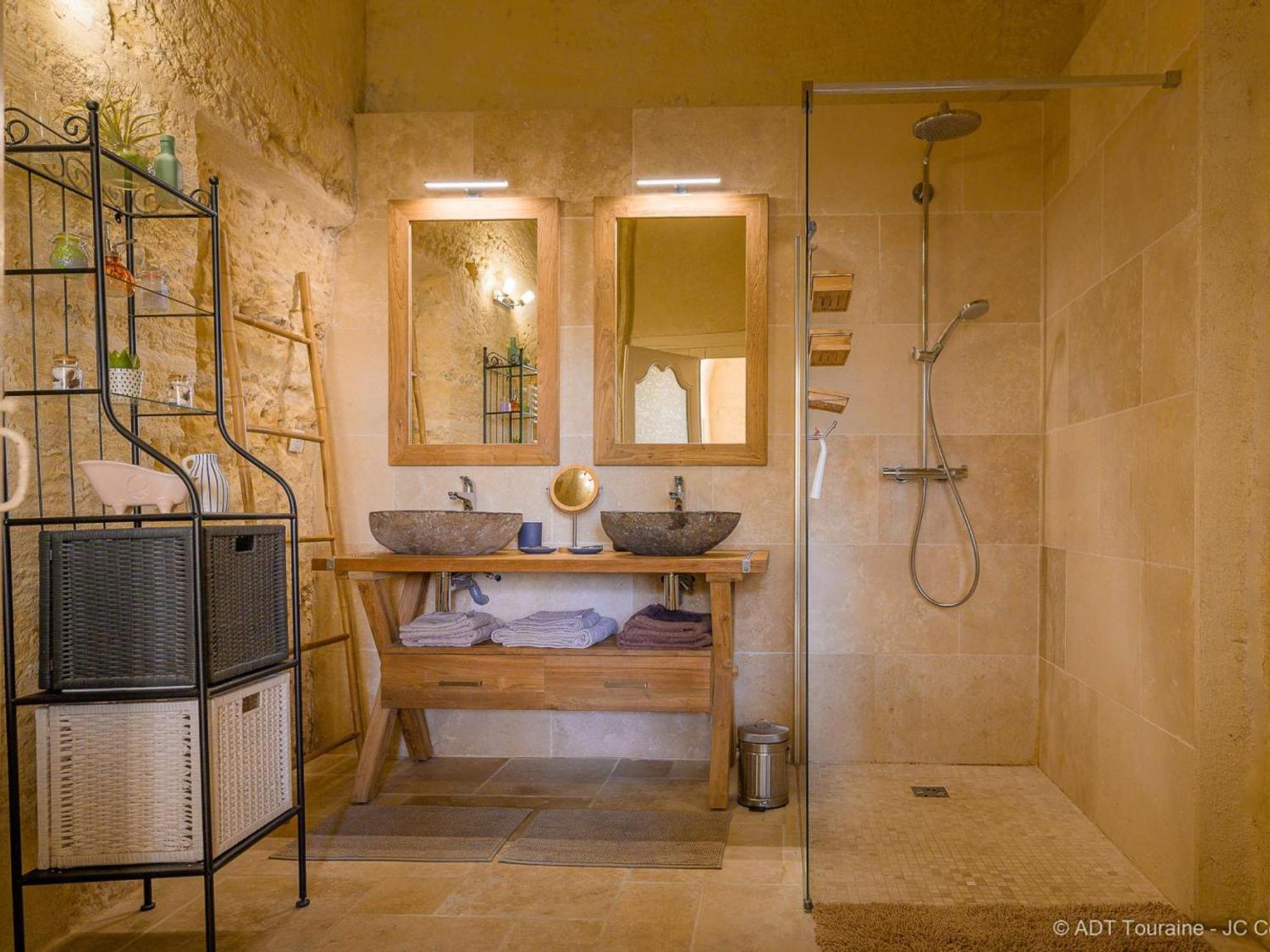 Maison Troglodyte Elegante Avec Spa, Salle De Jeux Et Jardin Clos A Vouvray - Fr-1-381-87 エクステリア 写真