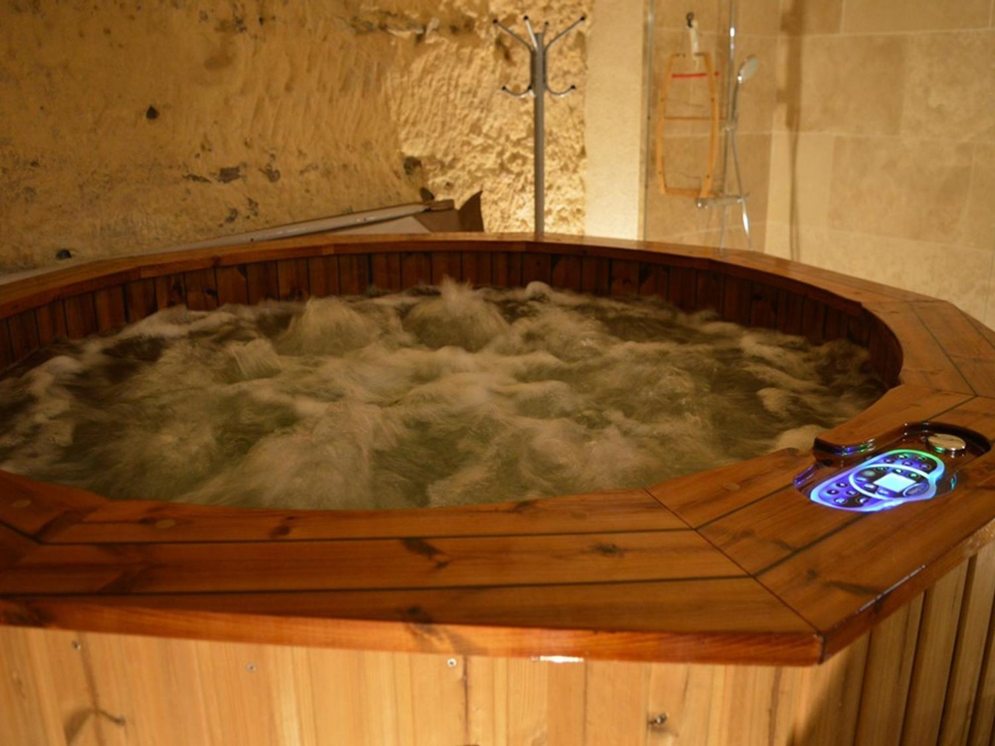 Maison Troglodyte Elegante Avec Spa, Salle De Jeux Et Jardin Clos A Vouvray - Fr-1-381-87 エクステリア 写真